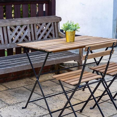 Homely And Stylish Apartment With A Garden In East Finchley Londra Esterno foto